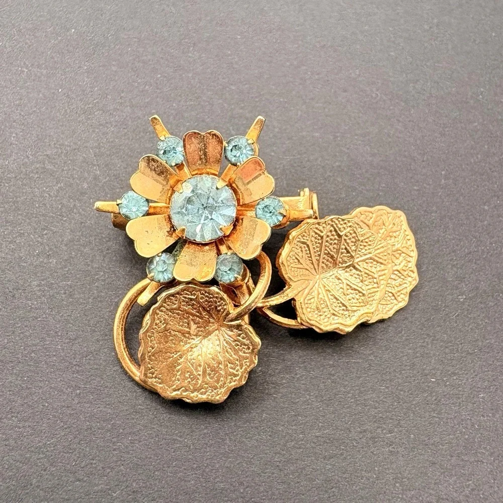 Vintage Gold Tone Blue Rhinestone Textured‎ Flower & Leaves Brooch Retro MCM